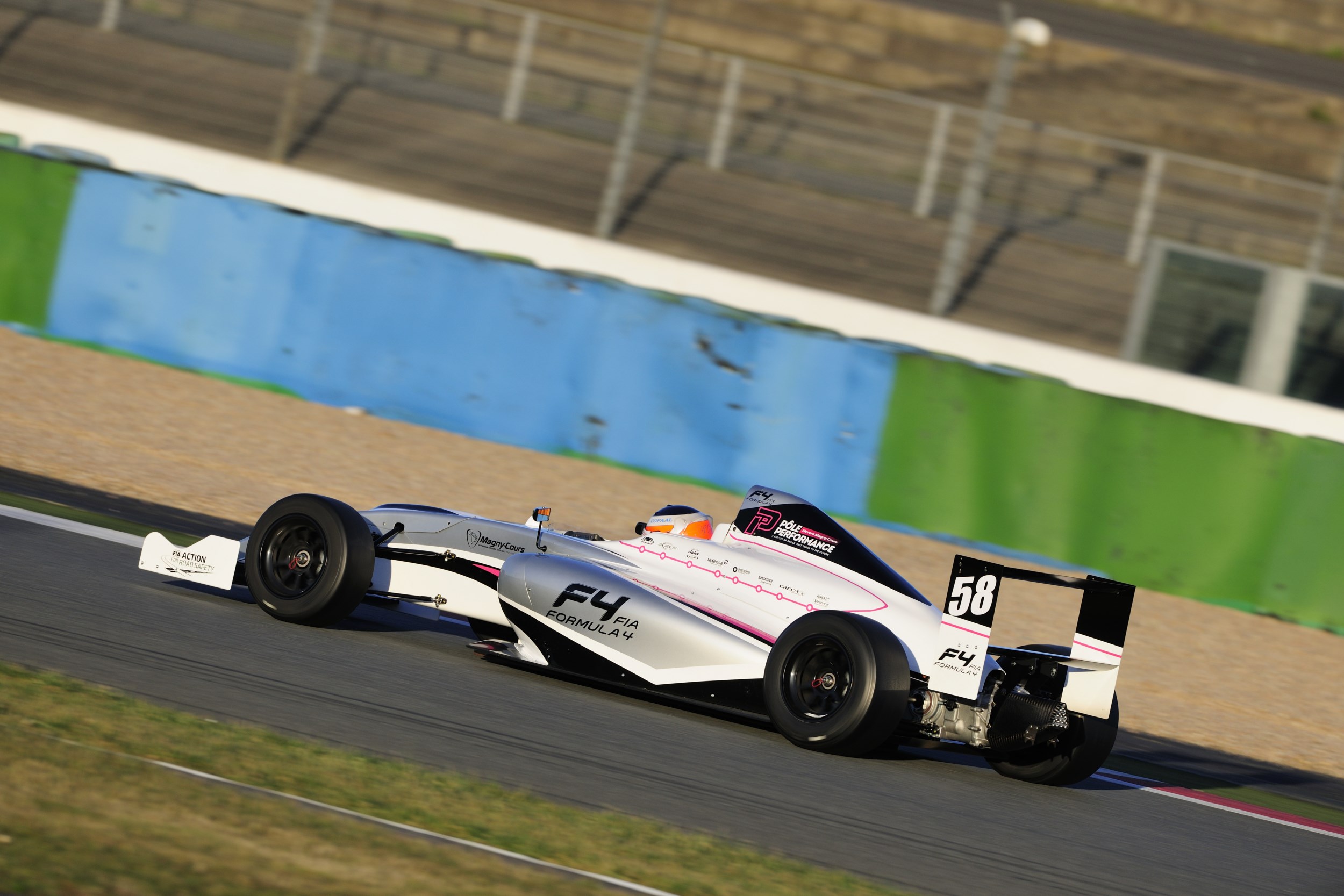 Формула 4. Formula 4. Машина формула 4. Арабская формула 4. Формула 4 фото.