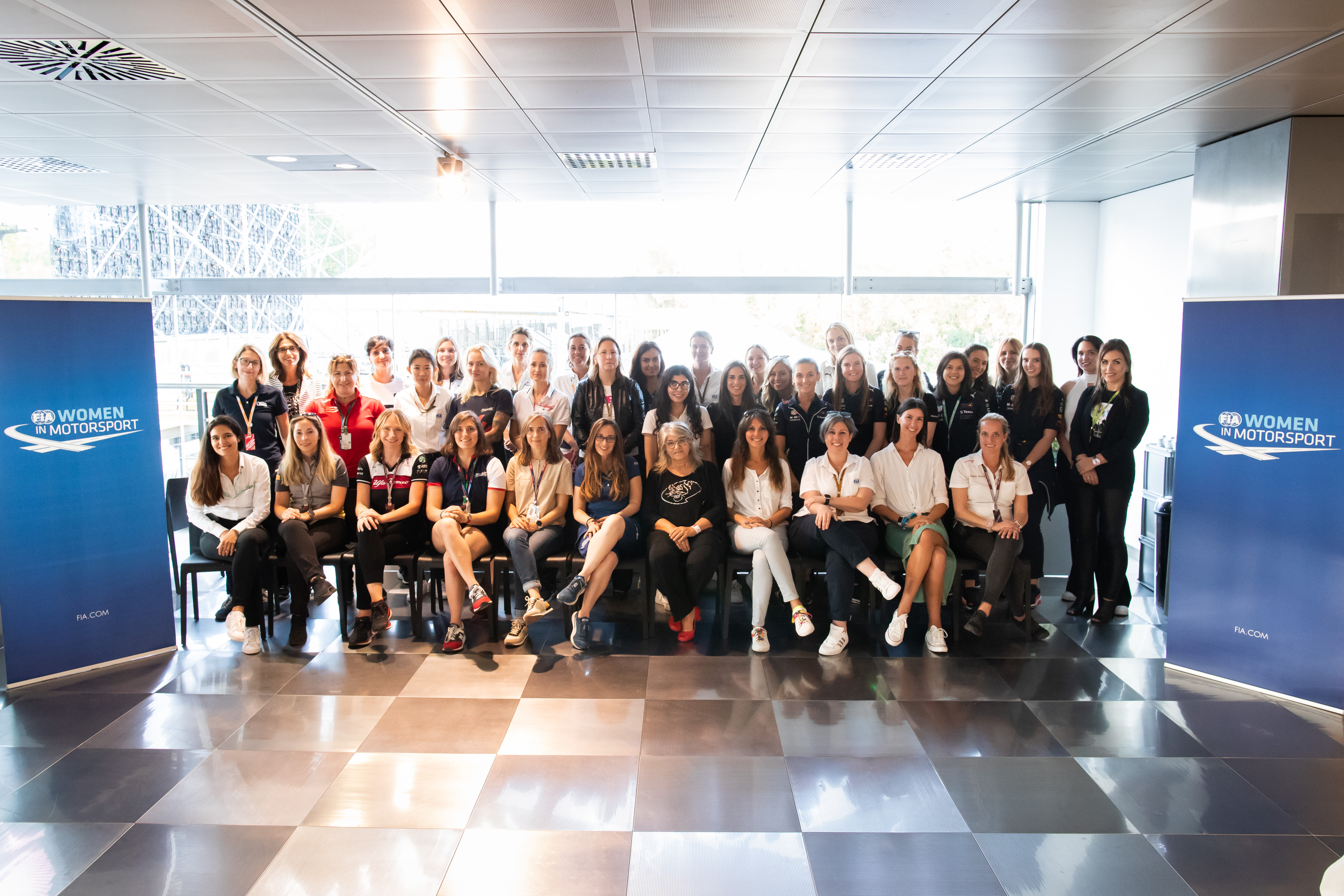 Per la prima volta le donne sul circuito di F1 si incontrano