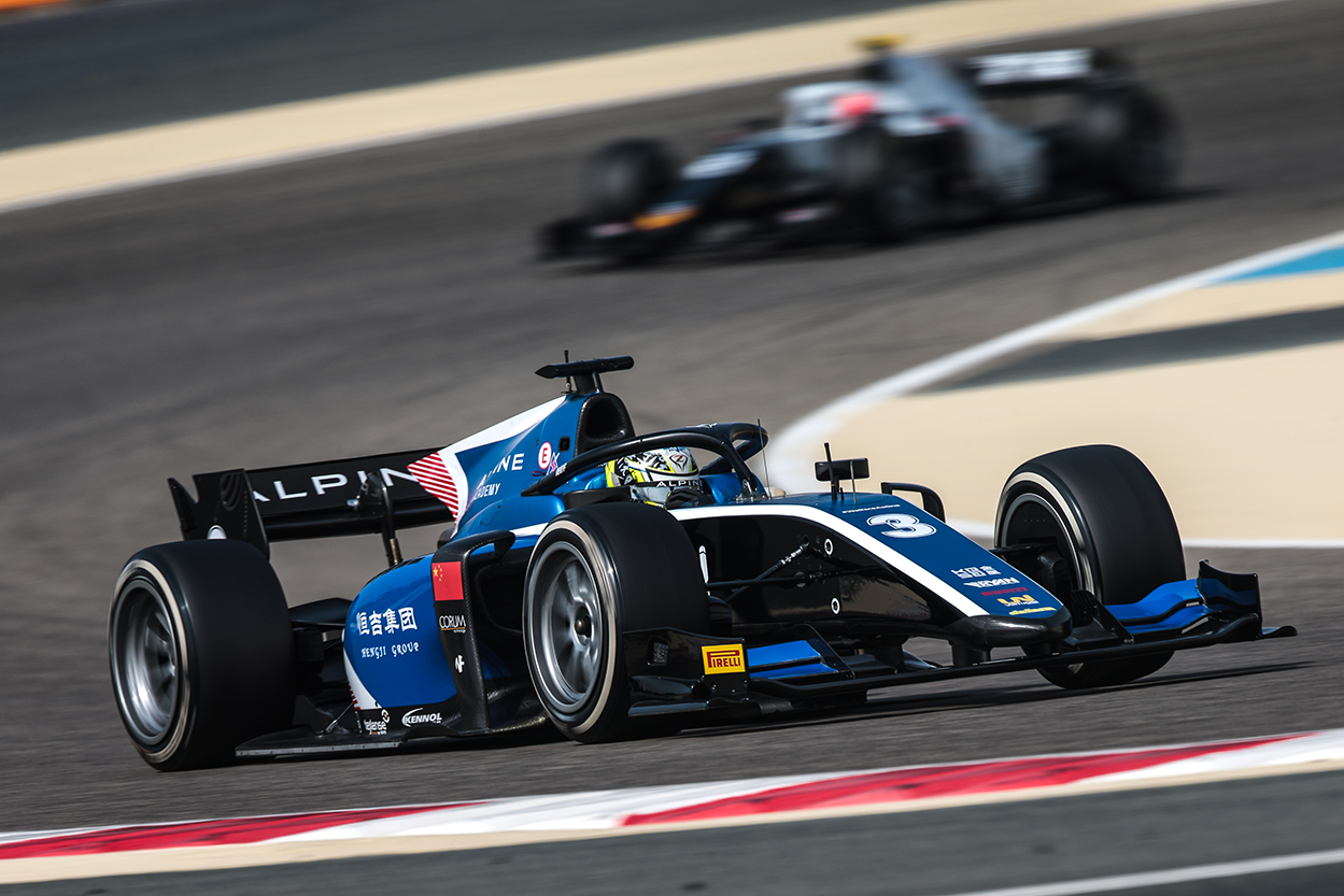 F2 Zhou snatches pole from Lundgaard late on in dramatic fashion