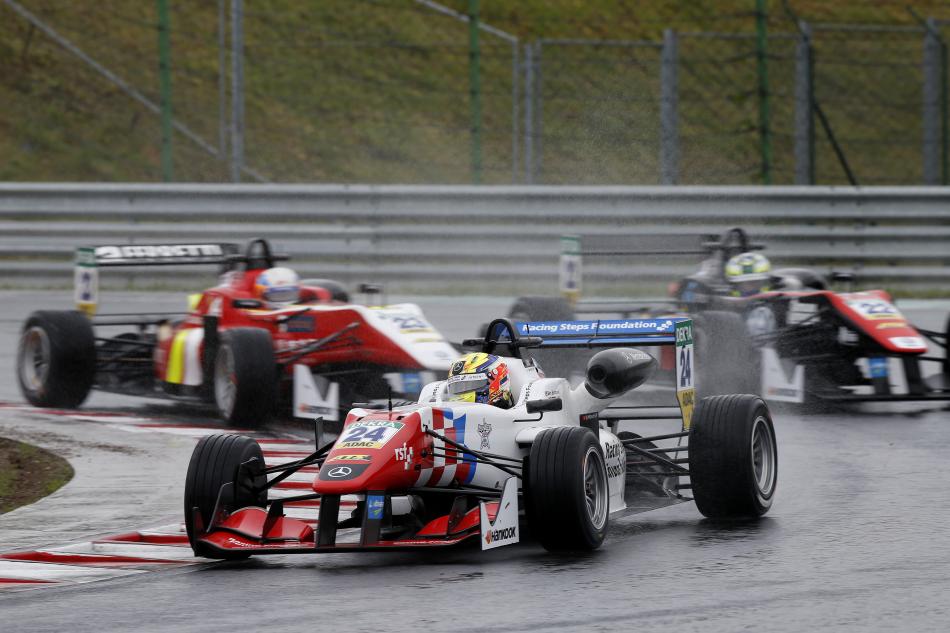 F3 - Briton Ben Barnicoat triumphs in adverse conditions | Federation ...